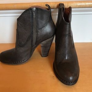 Women’s Frye boots dark brown size 7m